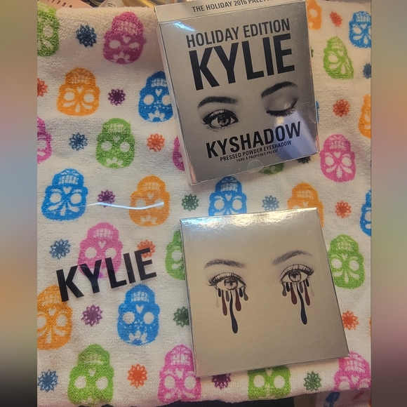 Kylie Cosmetics The Holiday 2016 Palette Eyeshadow Palette - Picture 5 of 6